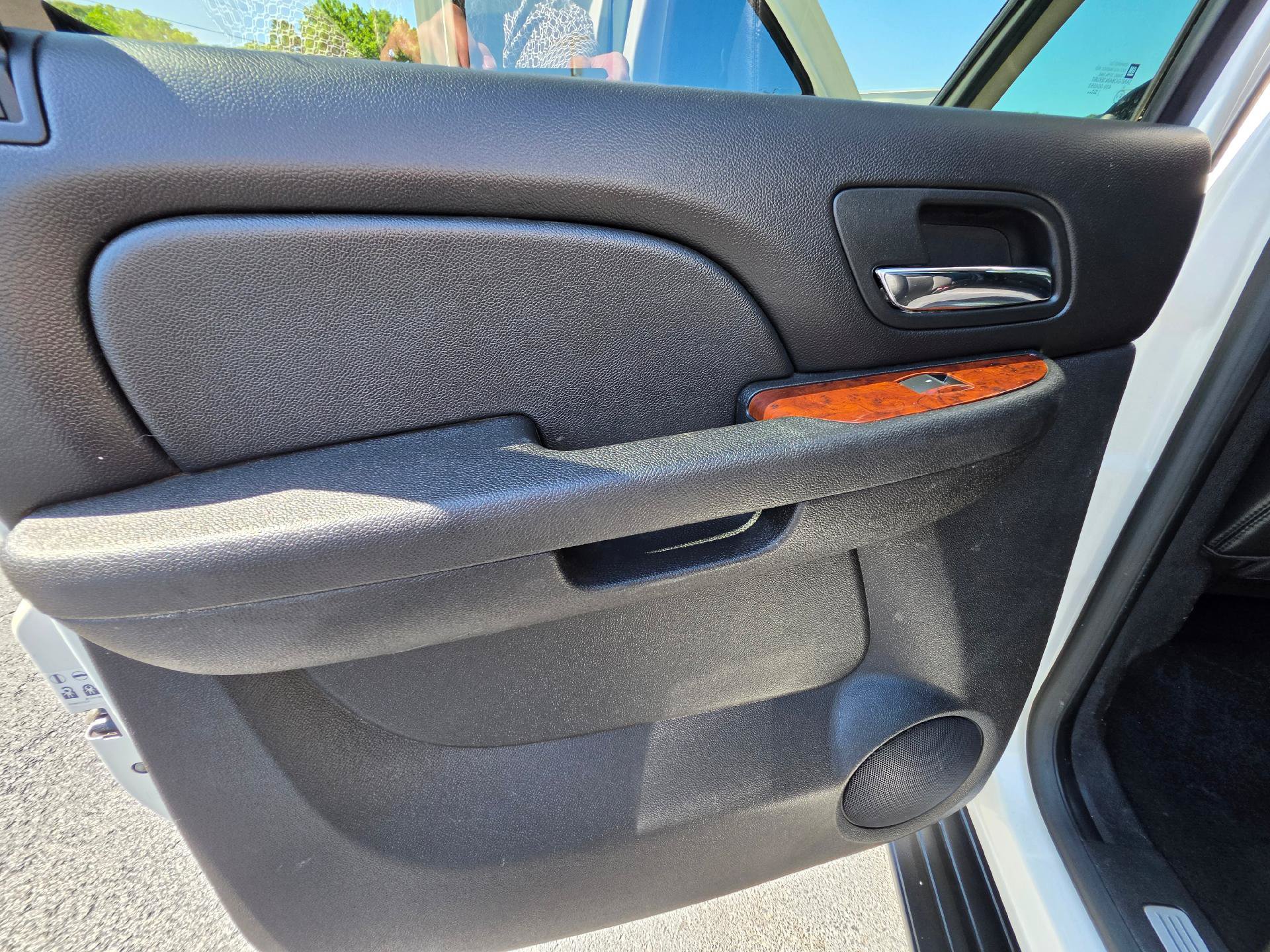 Used 2012 Chevrolet Avalanche LTZ AWD/4WD image 16