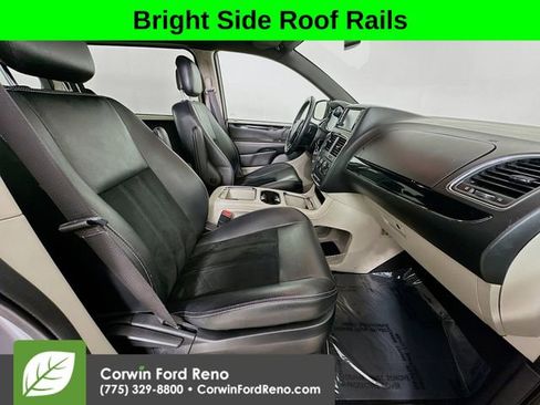 Used 2017 Dodge Grand Caravan SXT image 28