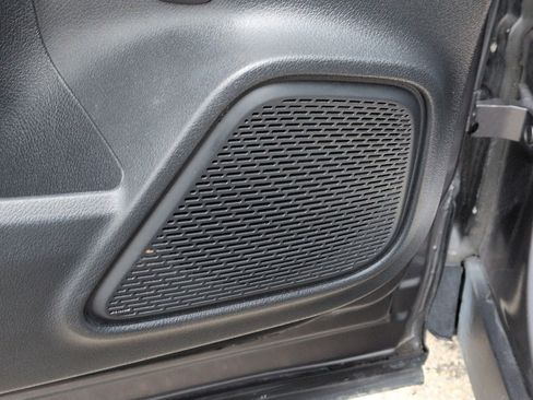 Used 2023 Mercedes-Benz GLB 250 4MATIC w/ Premium Package image 13