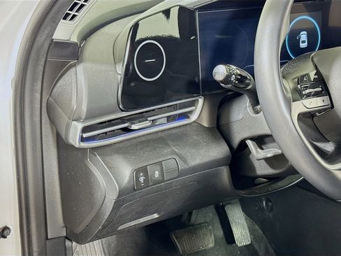 Used 2024 Hyundai Elantra Limited image 8