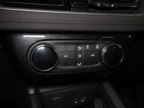 Used 2025 Chevrolet TrailBlazer LT AWD/4WD image 27