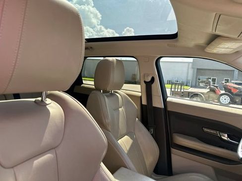 Used 2018 Land Rover Range Rover Evoque SE Premium AWD/4WD image 9