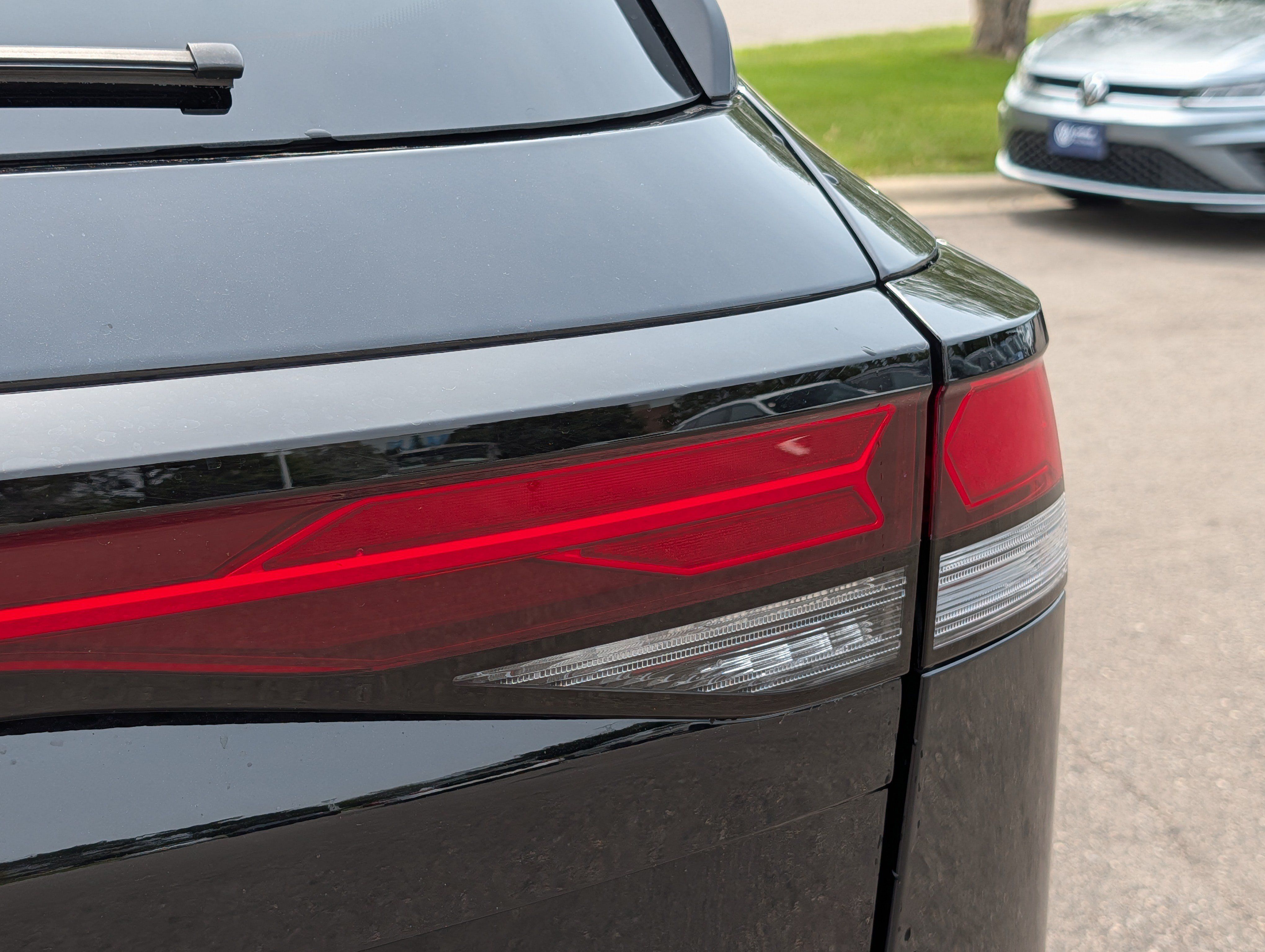 Certified 2025 Volkswagen Tiguan SE R-Line AWD/4WD image 17