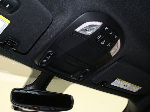 Used 2025 Chrysler Pacifica Limited image 23