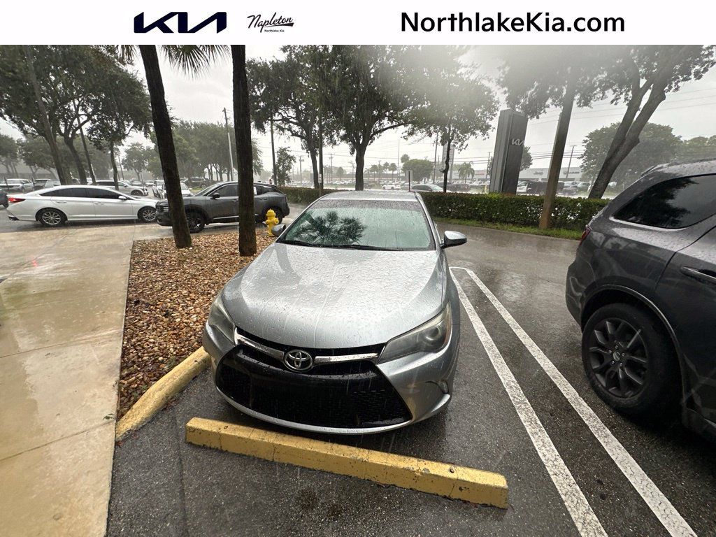 Used 2016 Toyota Camry SE FWD image 1