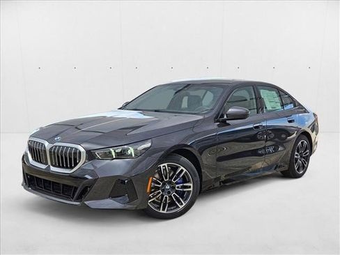 Used 2026 BMW 530i w/ M Sport Package image 1