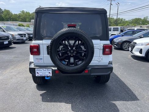 Used 2022 Jeep Wrangler Unlimited Sahara 4xe image 10