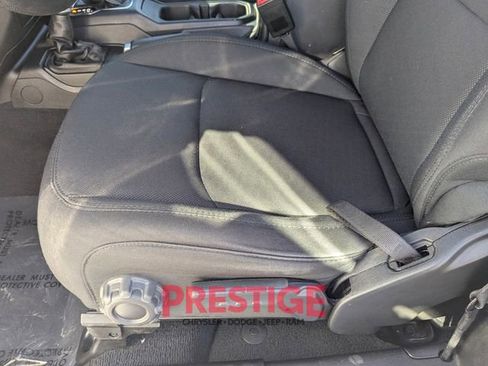 Used 2023 Jeep Wrangler Sport image 27