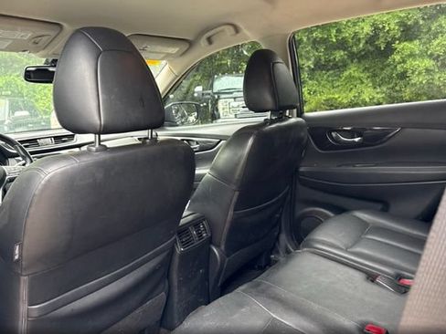Used 2017 Nissan Rogue SL FWD image 12