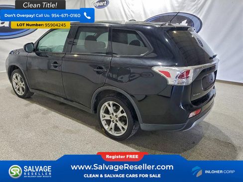 Used 2015 Mitsubishi Outlander SE image 3