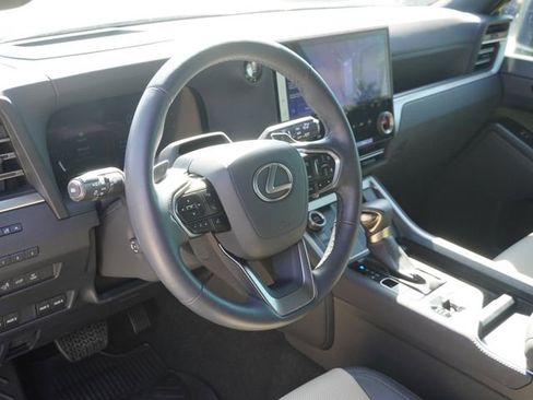 Used 2025 Lexus GX 550 AWD/4WD image 19