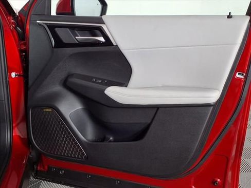 Used 2025 Mitsubishi Outlander SE image 8