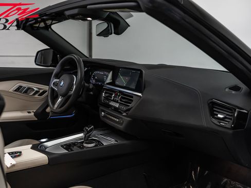 Used 2024 BMW Z4 M40i w/ Premium Package image 53