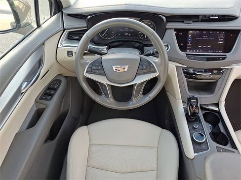 Used 2022 Cadillac XT5 Premium Luxury image 11