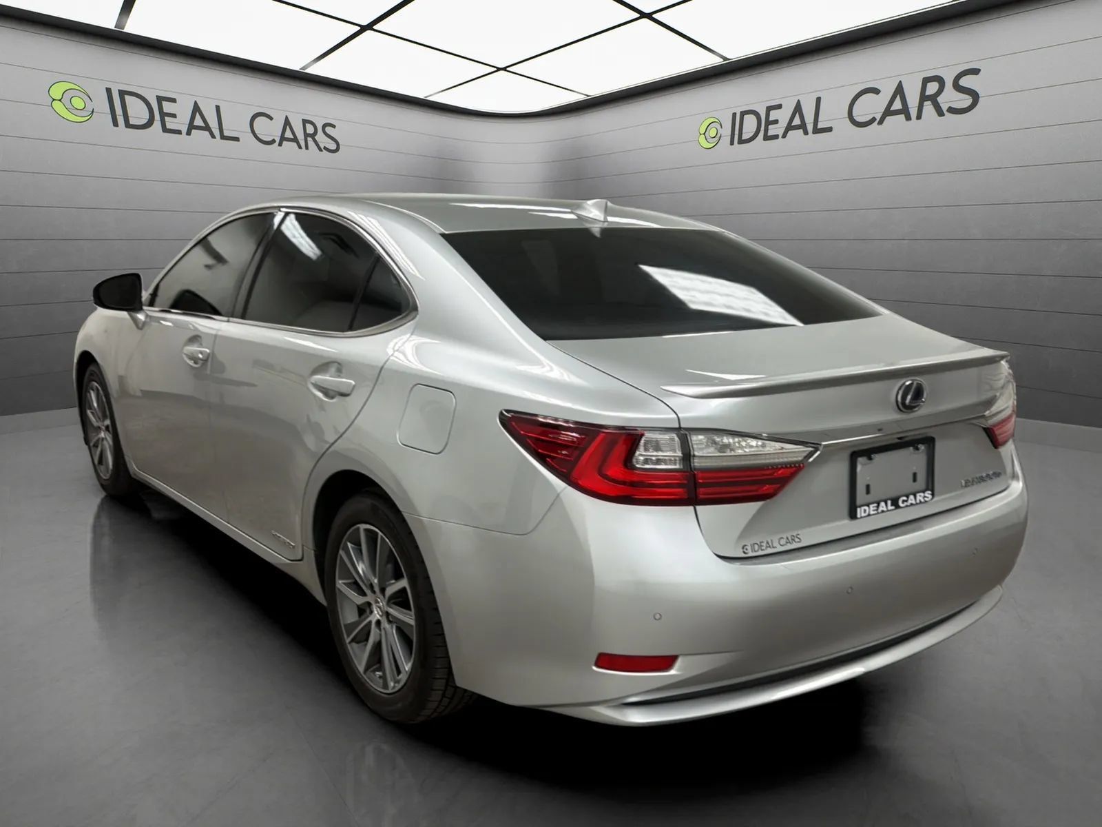 Used 2016 Lexus ES 300h w/ Luxury Package w/Wood Trim FWD image 7