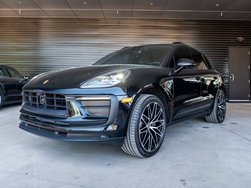 Certified 2024 Porsche Macan AWD/4WD image 1
