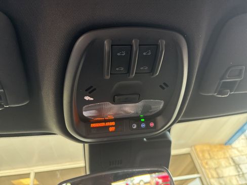 Certified 2024 Chevrolet Trax RS w/ Sunroof Package image 32