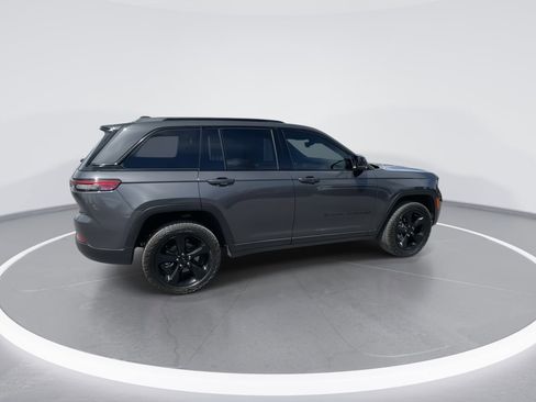 Used 2023 Jeep Grand Cherokee Altitude AWD/4WD image 8
