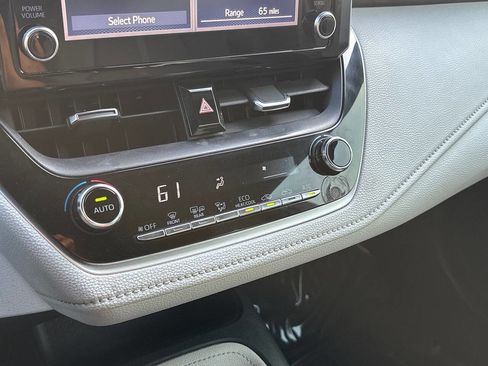 Used 2020 Toyota Corolla SE image 24