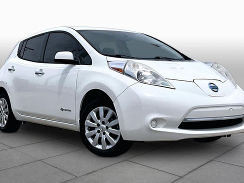 Used 2015 Nissan Leaf S w/ Charge Package FWD image 2