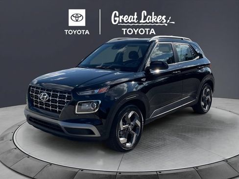 Used 2025 Hyundai Venue SEL FWD image 1