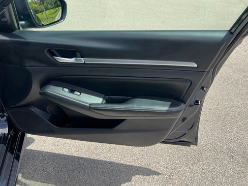 Used 2022 Nissan Altima 2.5 SV FWD image 11