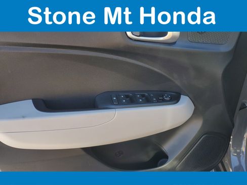 Used 2024 Hyundai Venue SEL image 20