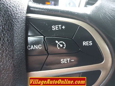 Used 2015 Jeep Grand Cherokee Limited w/ Luxury Group II AWD/4WD image 19