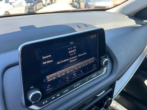 Used 2025 Nissan Rogue SV AWD/4WD image 20