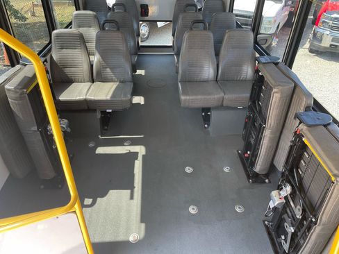 Used 2015 Chevrolet Express 4500 w/ Shuttle Bus Package RWD image 35