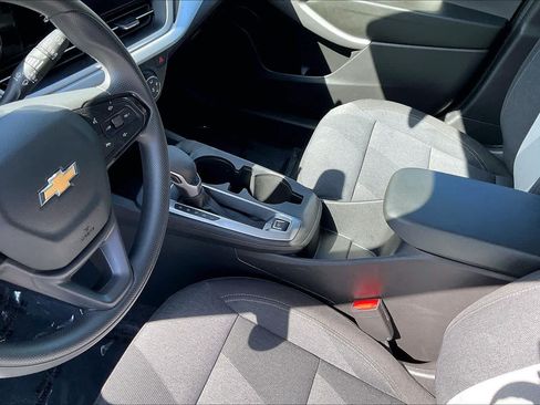 Used 2024 Chevrolet Trax LS w/ LS Convenience Package FWD image 17
