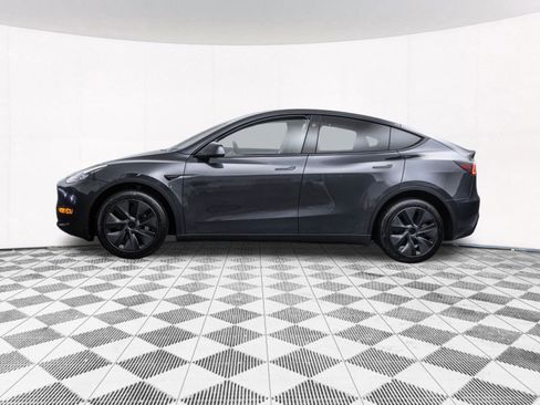 Used 2024 Tesla Model Y Long Range image 6