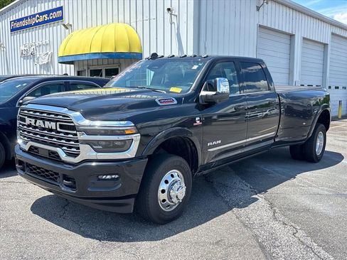 Used 2025 RAM 3500 Limited AWD/4WD image 2