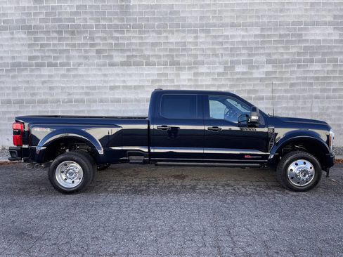 Used 2025 Ford F450 Platinum image 3