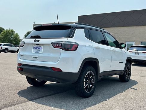 Used 2025 Jeep Compass Trailhawk AWD/4WD image 7