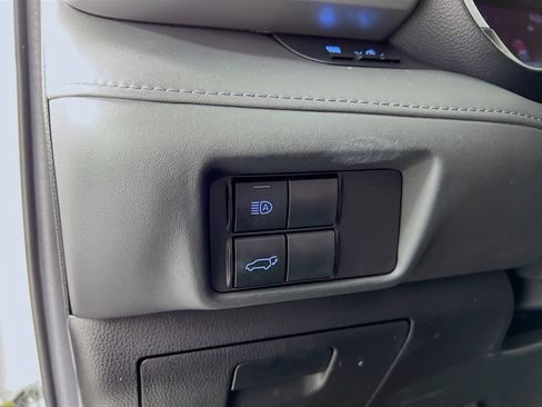 Used 2022 Toyota Highlander XLE AWD/4WD image 10