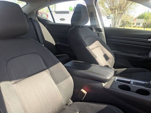 Used 2025 Nissan Altima 2.5 SV image 34