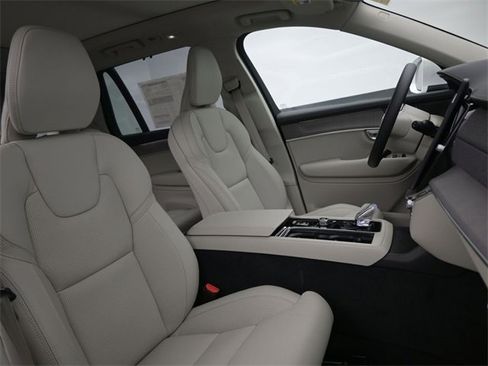 New 2026 Volvo XC90 B6 Ultra image 36