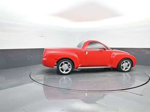 Used 2004 Chevrolet SSR w/ Preferred Equipment Group image 8