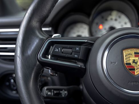 Certified 2022 Porsche Macan S AWD/4WD image 30