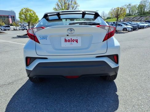 Used 2018 Toyota C-HR XLE FWD image 6