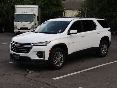 Used 2023 Chevrolet Traverse LT AWD/4WD image 5