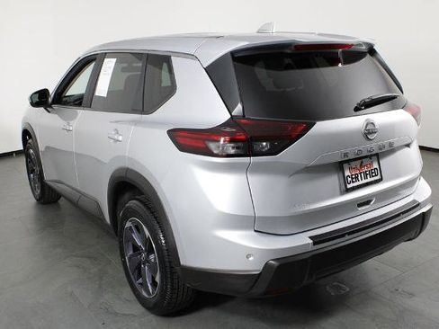Certified 2025 Nissan Rogue SV image 4