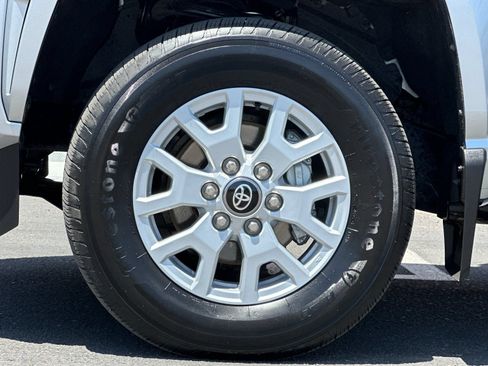 Used 2025 Toyota Tacoma SR5 AWD/4WD image 22