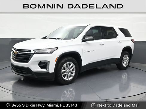Used 2023 Chevrolet Traverse LS FWD image 1