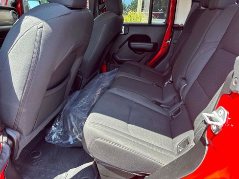 Used 2021 Jeep Gladiator Sport image 8