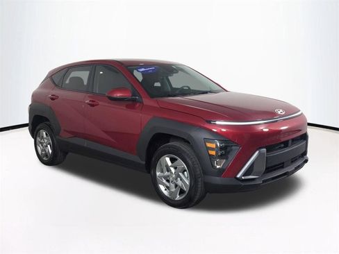 Certified 2025 Hyundai Kona SE AWD/4WD image 2