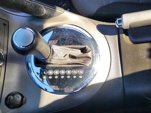 Used 2008 Pontiac Solstice Base w/ Preferred Package image 19