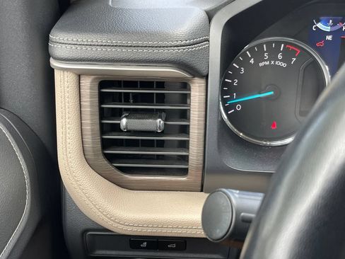 Used 2024 Ford Expedition Limited RWD image 16