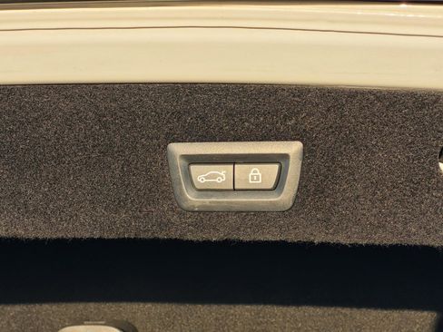 Used 2020 BMW 740i w/ Cold Weather Package image 9